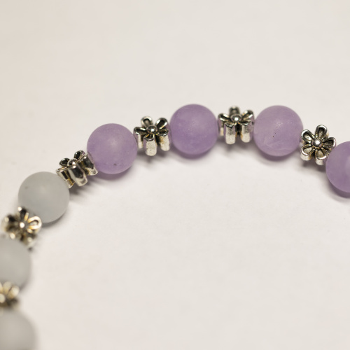Lila-Weisses Kunststein Armband 8 mm matt mit Blumen