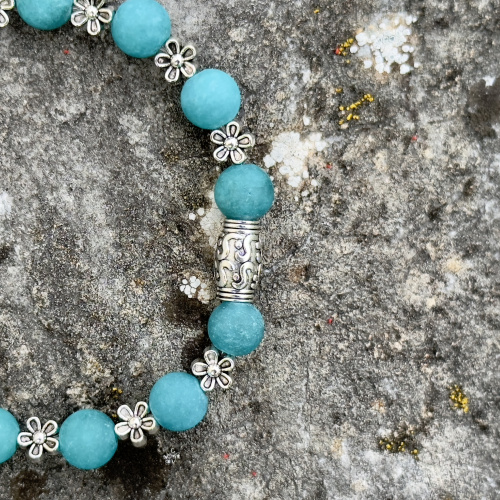 Blauer Kunststein 8 mm matt mit Blumen Elementen