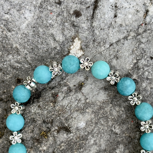 Blauer Kunststein 8 mm matt mit Blumen Elementen