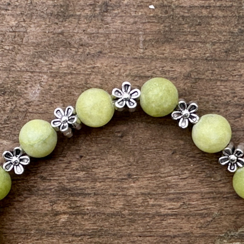 Burmesische Jade Armand  8 mm matt mit Blumenelementen