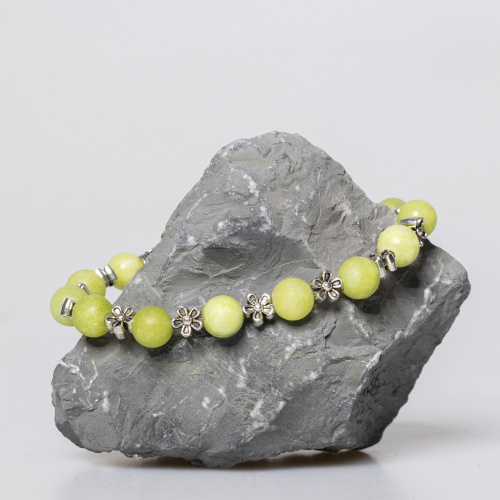 Burmesische Jade Armand  8 mm matt mit Blumenelementen
