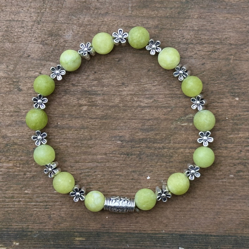 Burmesische Jade Armand  8 mm matt mit Blumenelementen
