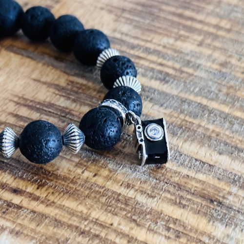 Lavastein 8 mm Armband mit Kamera Anhänger