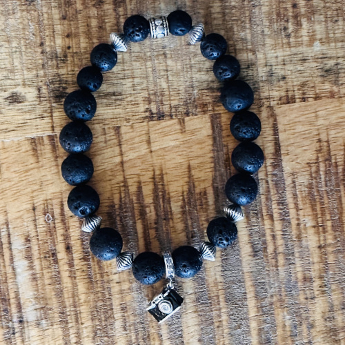 Lavastein 8 mm Armband mit Kamera Anhänger