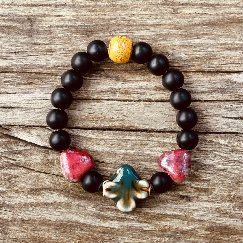 Onyx Armband 10 mm mit Keramik Glücksblatt und Herz