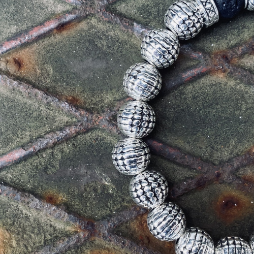 Lava Armand 8 mm mit silbernen Metalelementen