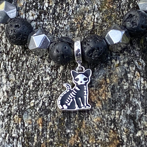 Lava Armband mit Katzenanhänger matt 8 mm